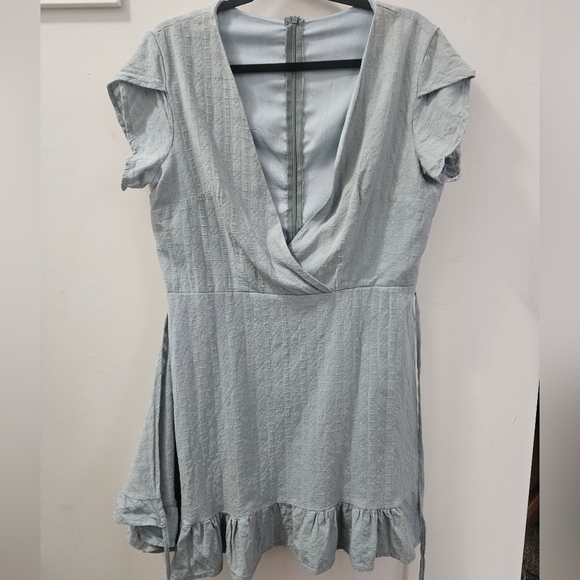 Unbranded light green faux wrap dress with tie and tulip sleeve est. Sz  L - Picture 3 of 13